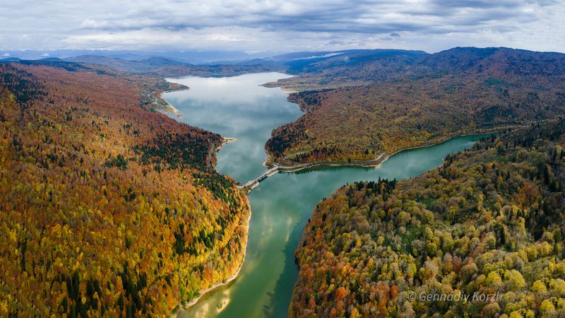 Золотая осень на озере Шаори.Больше фотографий природы Грузии в моем Инстраграм https://www.instagram.com/photokorzhg и телеграмм канале https://t.me/genkakorzh фото превью