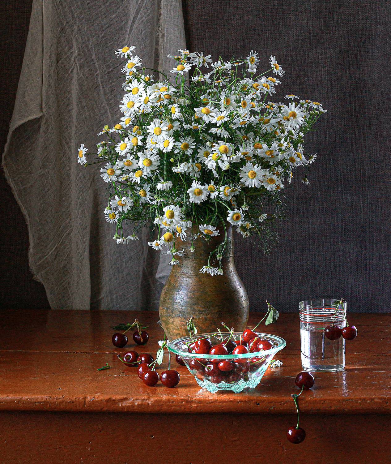 натюрморт, фотонатюрморт, still life, stillifefoto, черешня, ромашки, цветочный_натюрморт, наталья_казанцева, Наталья Казанцева