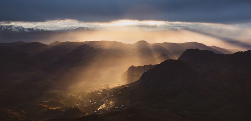 горы, кавказ, закат, осень, золото, солнце, луч, mountains, caucasus, sunset, autumn, golden, sun, sunbeam Тёплый осенний закат фото превью