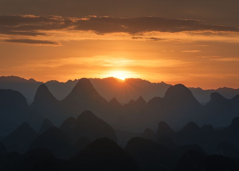 Сказочные силуэты карстовых гор... Fabulous silhouettes of karst mountains... фото превью