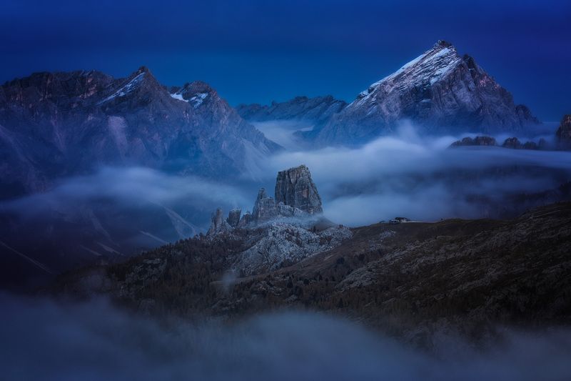 When Cinque Torri sleeps... фото превью