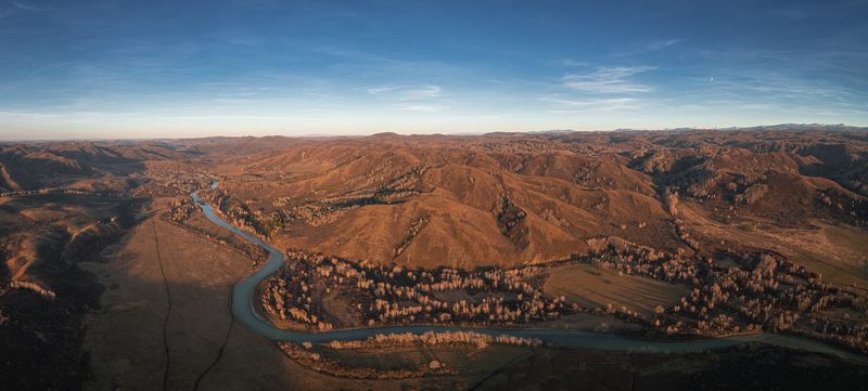 Горы, лес, поля, холмы, осень, речка река Алтайский край фото превью