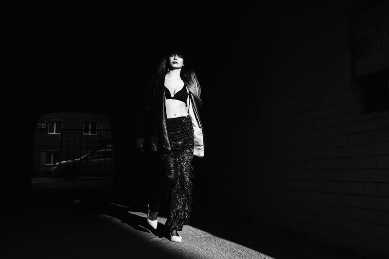 из тени... фото превью