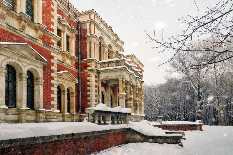 дворец, зима, парк В заброшенном парке фото превью