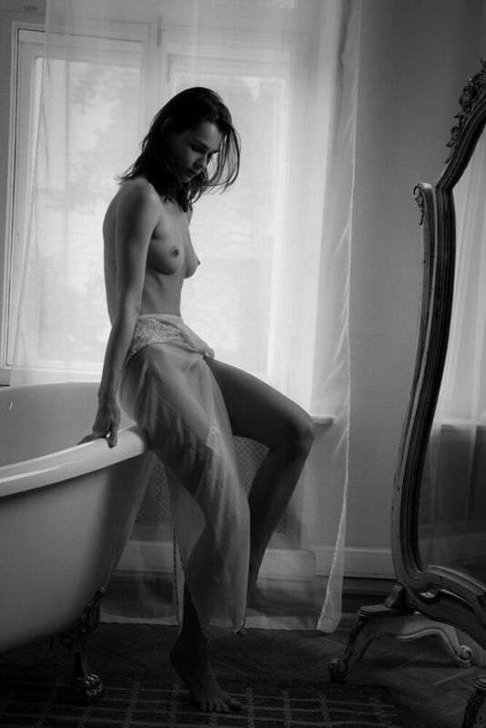 nude, boudoir, monochrome, blackandwhite, bw, erotica, andrewmurphyphoto.com, andrewmurphy, ню, бодуар, canon, чб, артню, эротика, обнаженная, девушка, модель, girl, sensual, sensuality, sexy, glamour, adult, lingerie, toples, naked, fineart, artnude, art Irina фото превью