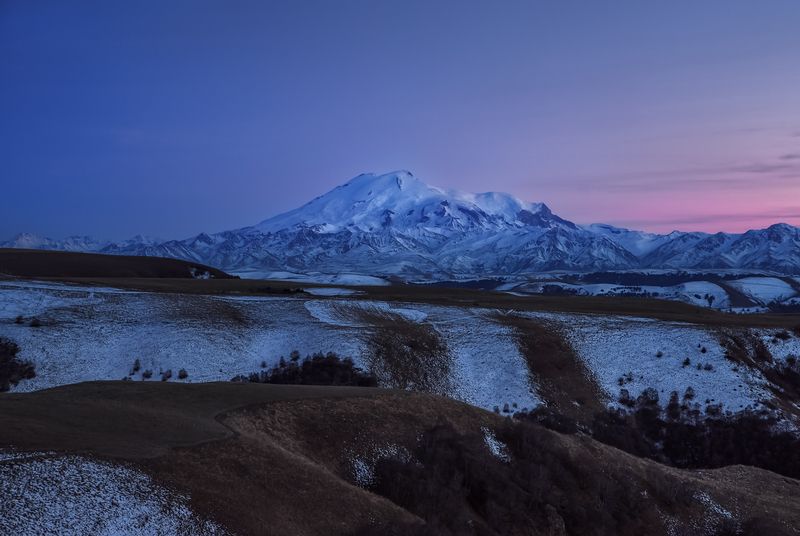 кавказ, горы, карачаево-черкесия, кчр, гумбаши, гум-баши, эльбрус, закат в горах, горы на закате, синий час Солнце скрылось за горами фото превью