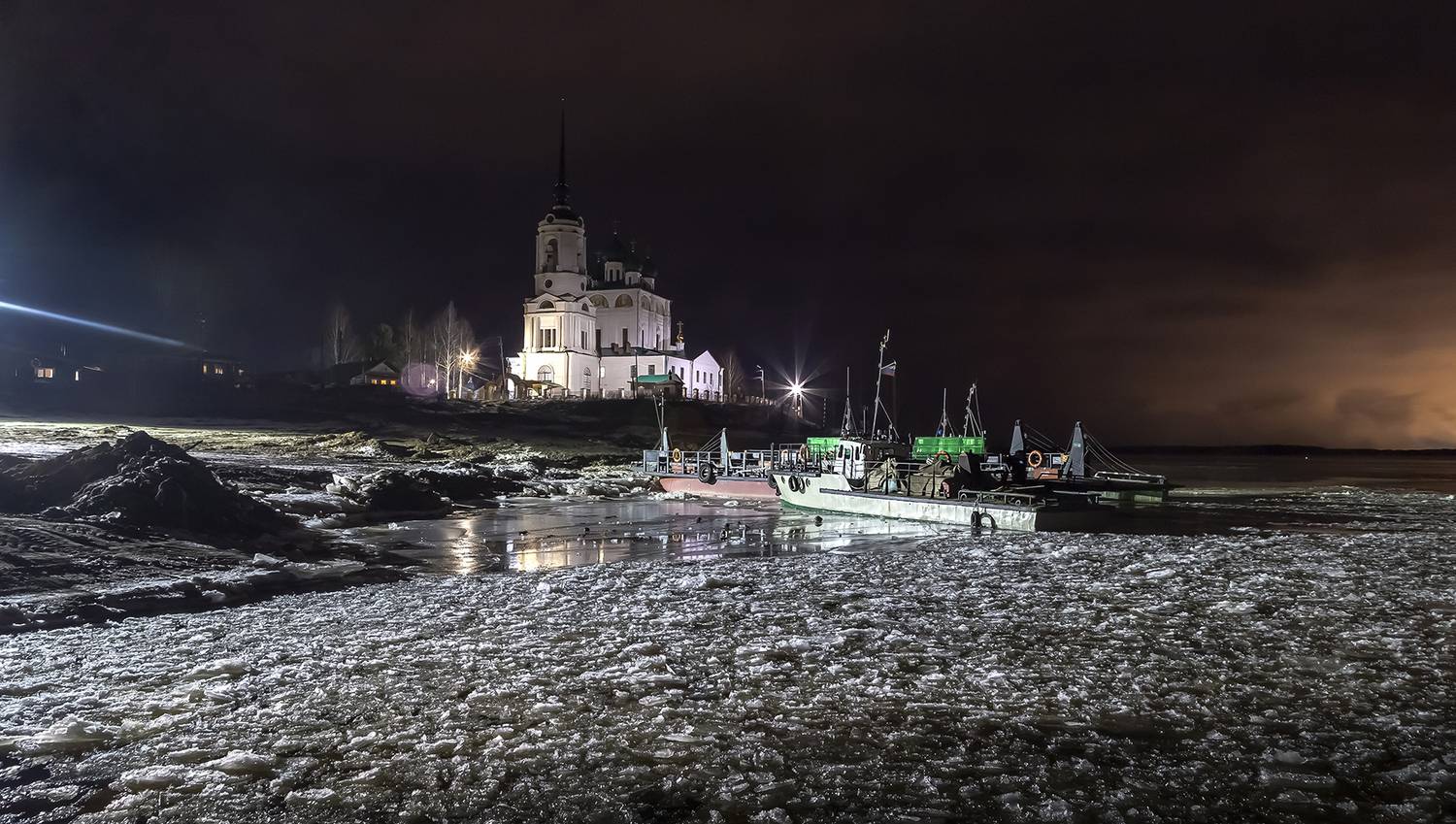 сольвычегодск, строгонов, собор, ночь, река, шуга, катер, паром, Анкудинов Леонид