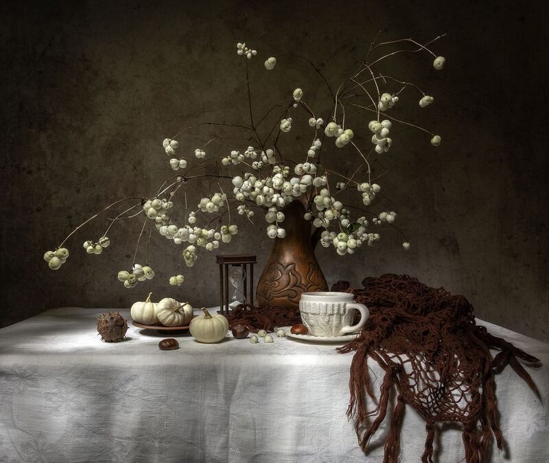 натюрморт, снежноголовник, тыква, тыквы, каштан, каштаны, кружка, шаль, песочные часы Предзимье... фото превью