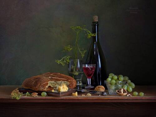 Натюрморт с вином и хлебом