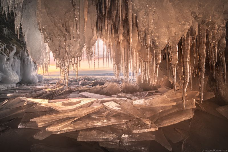 зимний байкал, байкальский лед, ольхон, малое море, чистый лёд, ольхонские ворота, огой, хобой, иркутск, сосули, ледяные гронты, пещеры Ледяная пещера фото превью