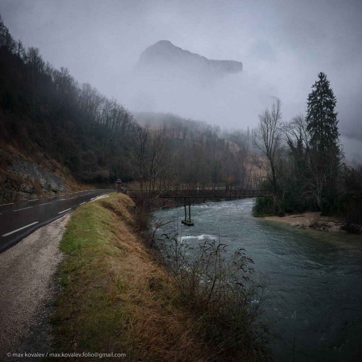 cloud, fog, forest, mountain, panorama, rain, river, road, winter, Франция, гора, дождь, дорога, зима, лес, облако, панорама, пасмурно, река, туман, Максим Ковалёв