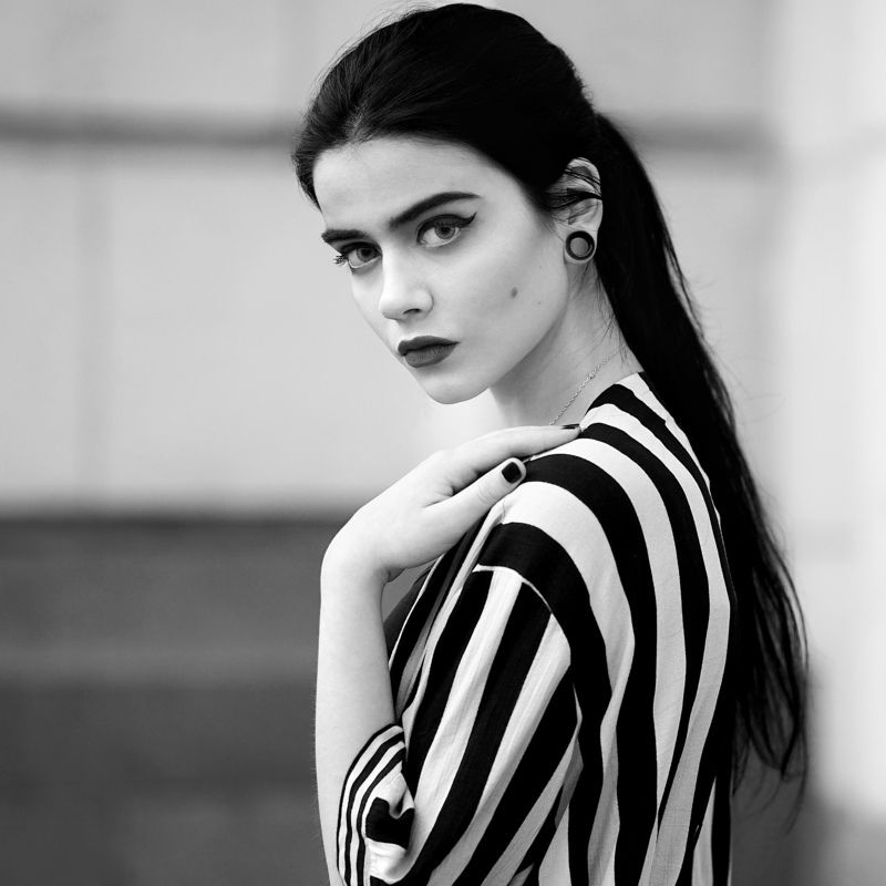 bw,stripes,girl  фото превью
