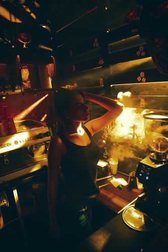 Фотосессия девушки в CLAPPER COFFEE