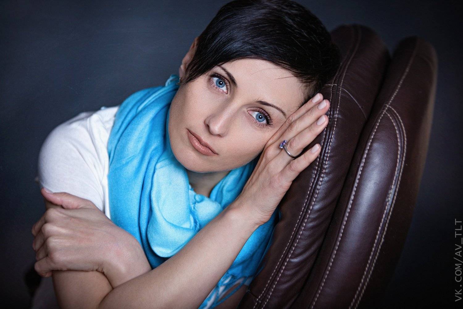 студия,портрет,нежно,глаза,в кресле, Сухарь Александр