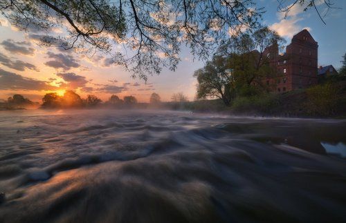 Рассвет у Юрятинской мельницы