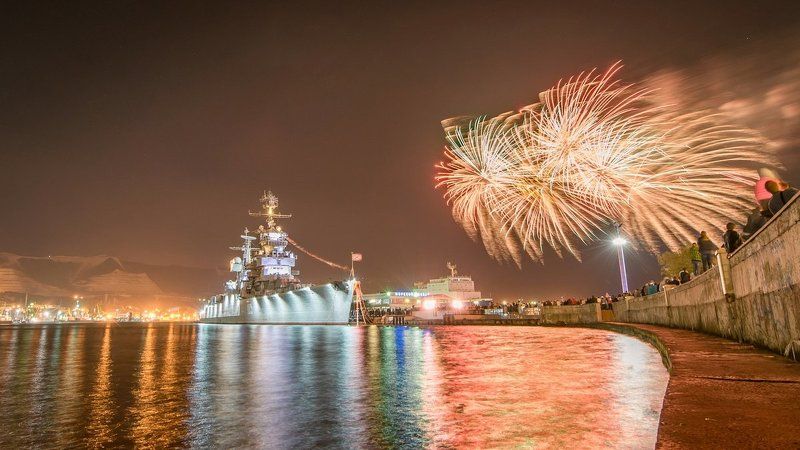 Праздничный салют 9 мая  Новороссийске фото превью