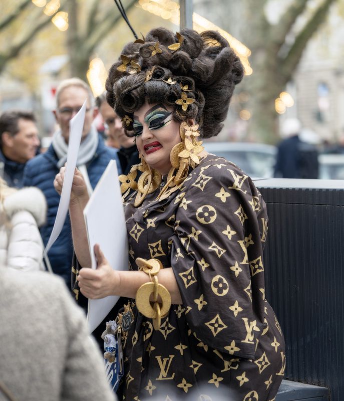 люди  И как бы назвать? фото превью