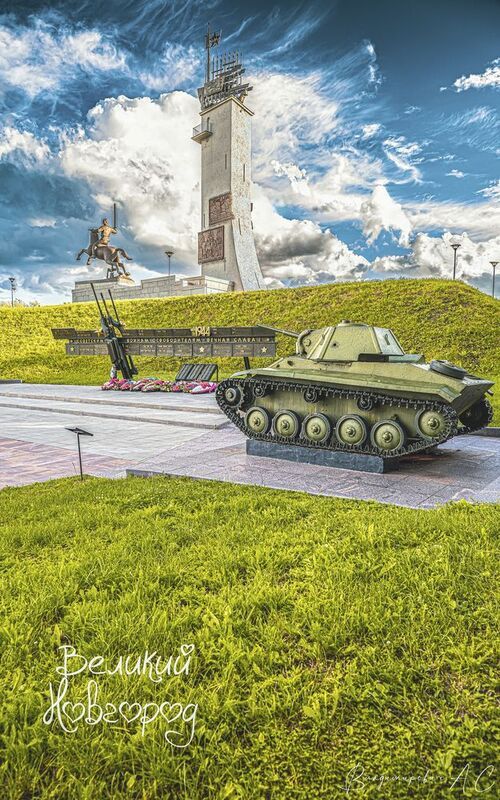 советским воинам освободителям вечная слава венки всадник монумент облака великий новгород Советским воинам освободителям - вечная слава! фото превью