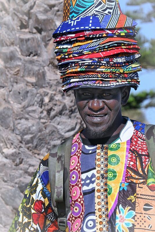 Продавец панам фото превью