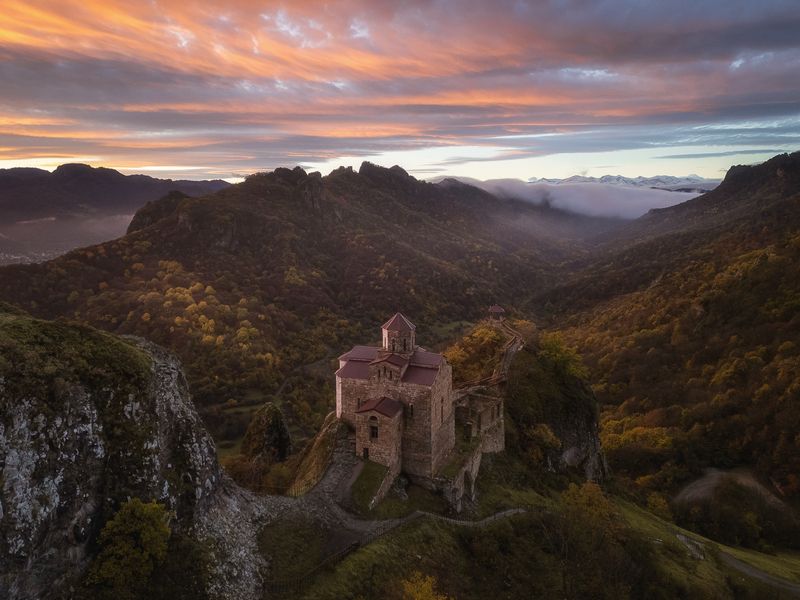 храм кавказ природа пейзаж осень горы Шоанинский храм фото превью