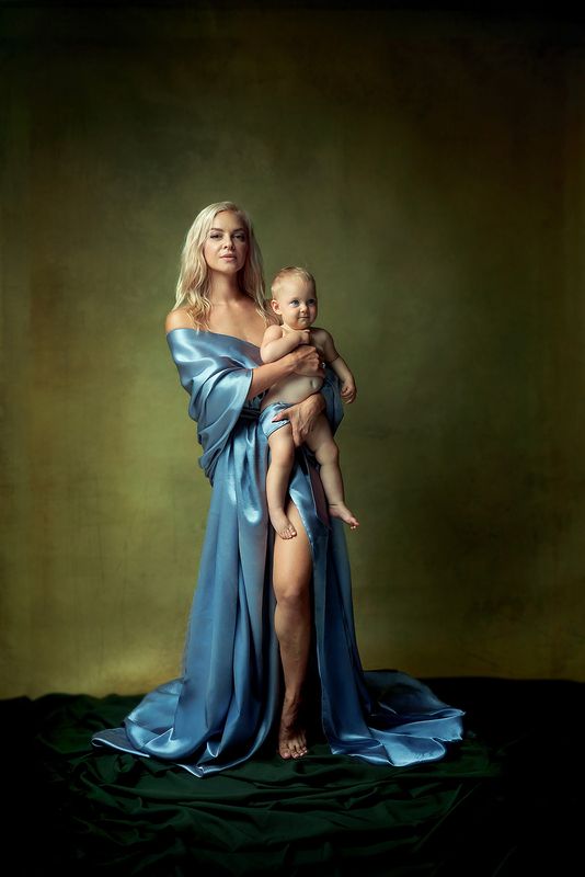 Мария с младенцем фото превью