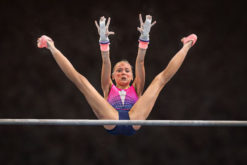 #sports #gymnastics #sports_phototography Reach for the bar фото превью