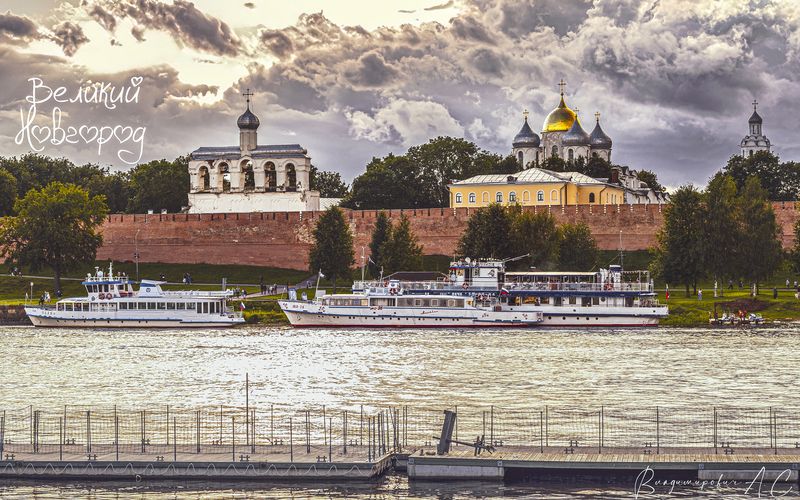 теплоходы волхов детинец кремль река колокольня великий новгород Судёнышки Волхова. фото превью