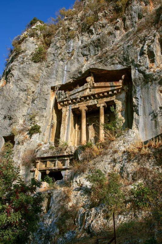 гробница аминтаса, древний, античный, археология, архитектура, искусство, пещера, ликийские гробницы, фетхие, фасад, греческий,достопримечательность, ликийский, ликийцы, гора, мугла, старый, религия, скала, гробница, турция, олюдениз Гробница Аминтаса, также известная как гробница Фетхие. Район Фетхие. Провинция Мугла. Эгейский регион Турции. фото превью