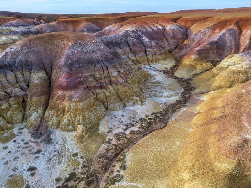 меловые горы Радужные горы фото превью