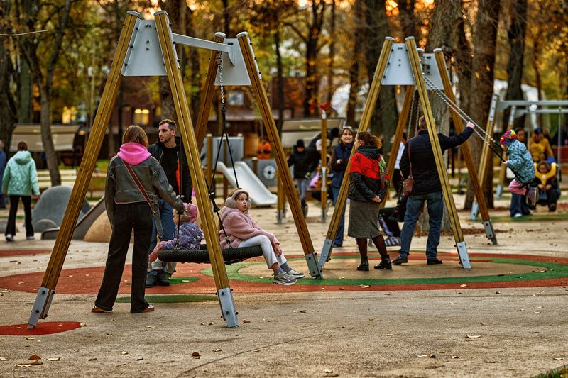 Субботний вечер в парке фото превью