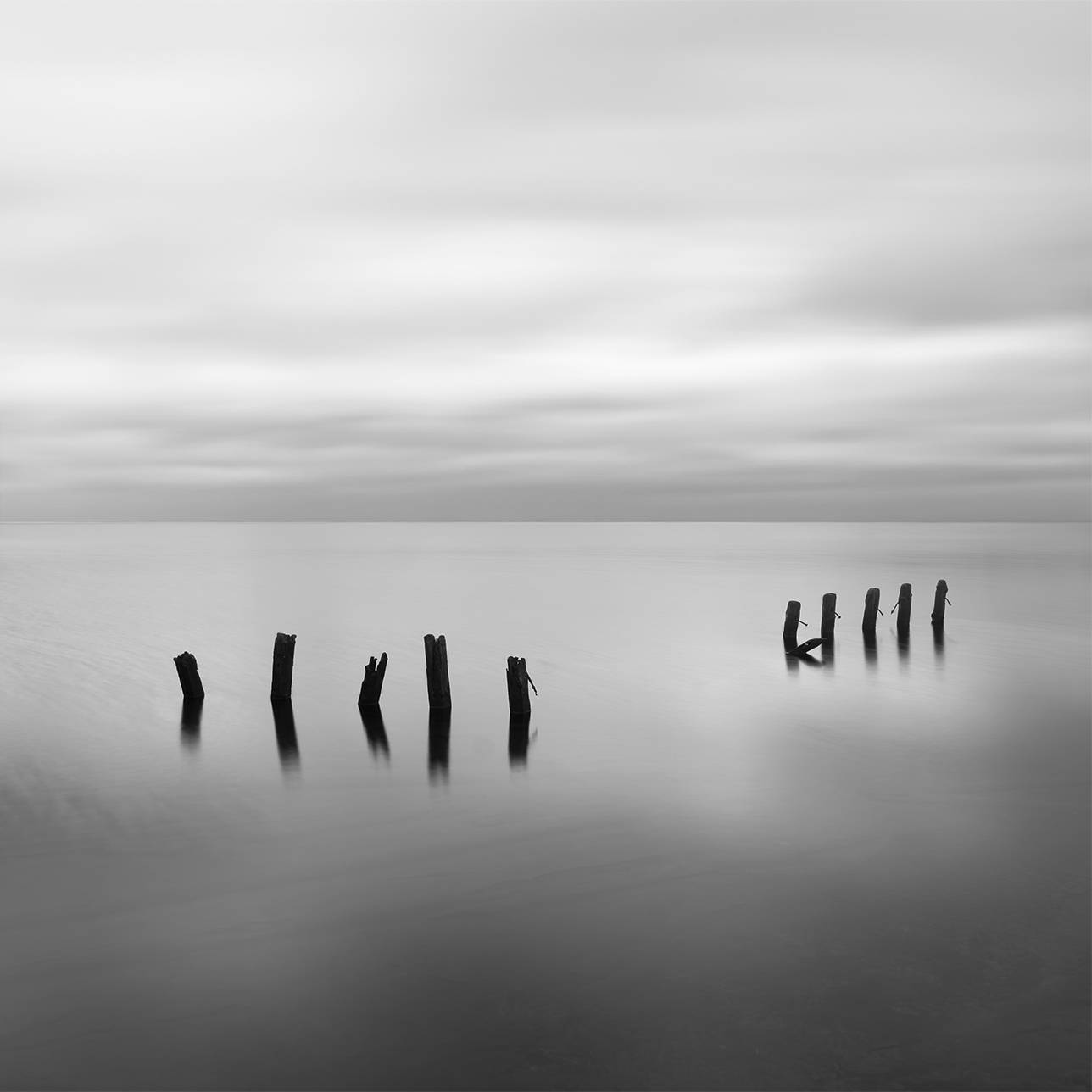 море, старый причал, горизонт, пасмурно, Аркадий Мотовилов