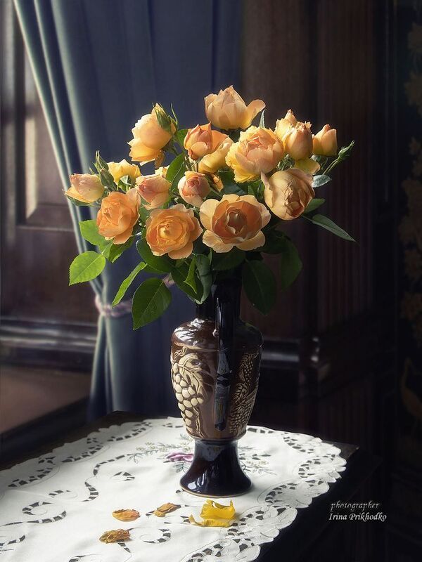 Ноябрьский букет садовых роз фото превью