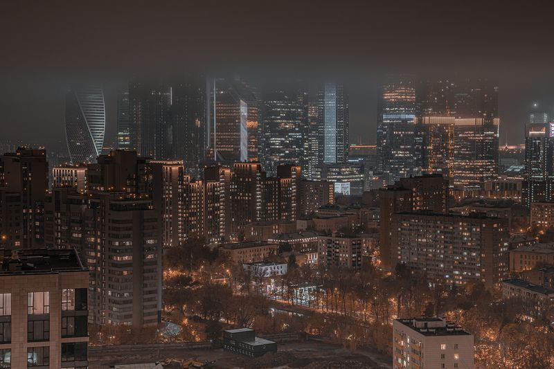 Город в тумане фото превью