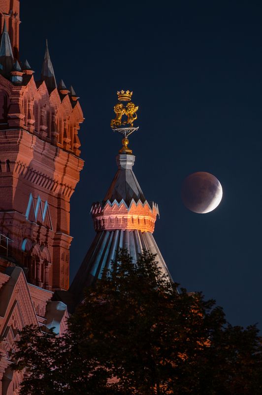 архитектура, лунное затмение, москва, россия, улица, street, russia, moon Лунное затмение над Историческим музеем фото превью
