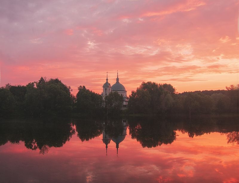 Храм и небо в гармонии фото превью
