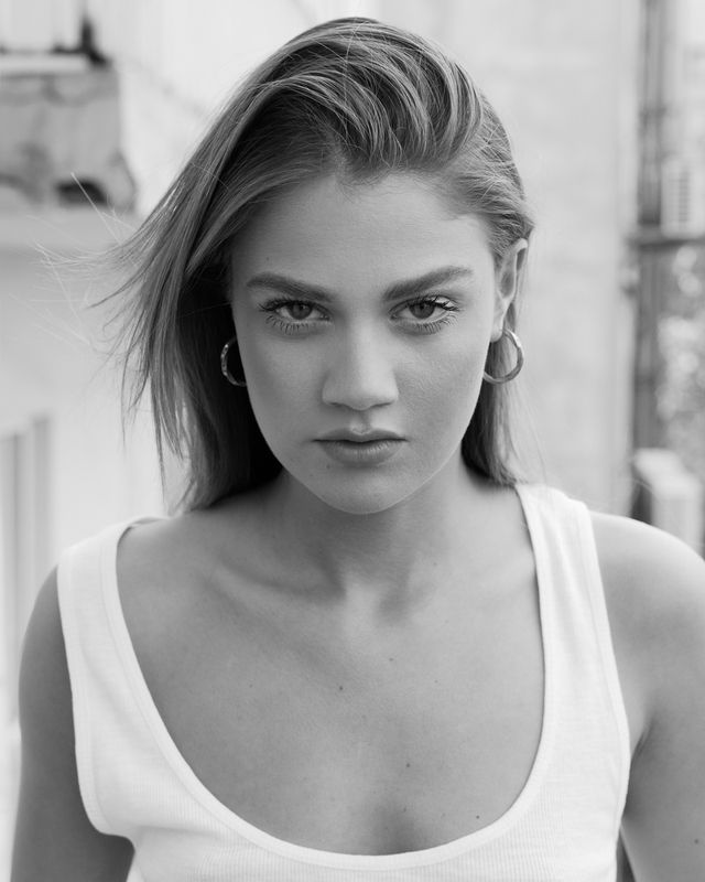 Elena фото превью