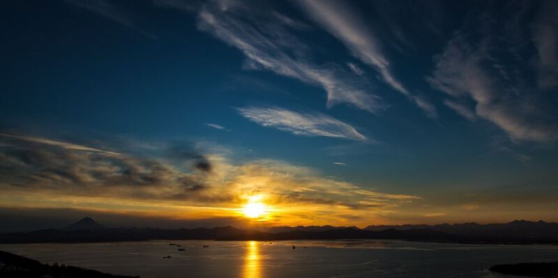 авачинская бухта; корабли; закат; сопки; облака; вулкан; вилючинский вулкан; камчатка Синий час фото превью