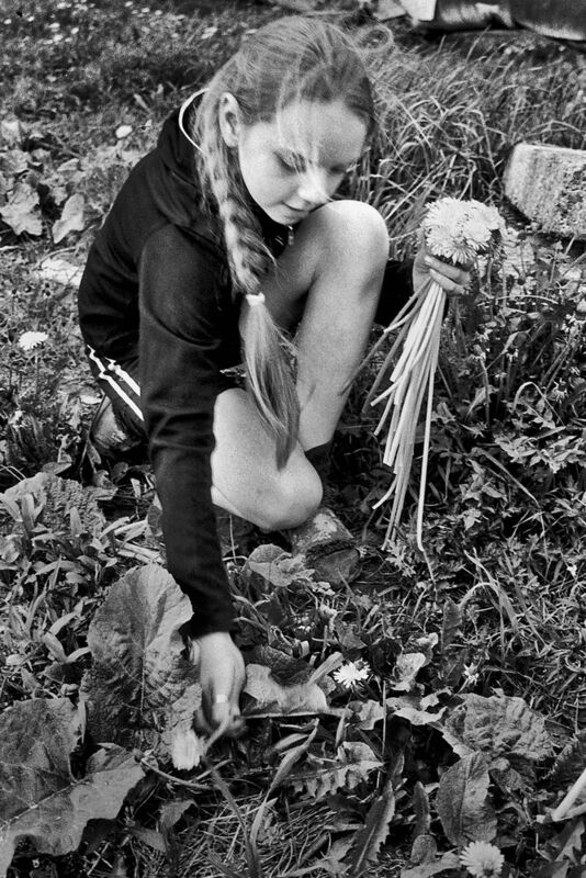 дети, девочка, чб, апатиты, цветы Золото детства. 2005 фото превью