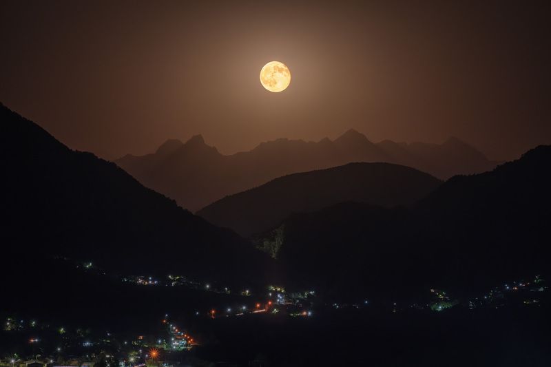 moon, moonlight, mountains, night, ambrolauri, racha, lechkhumi, town, lights, nature, landscape, scenery, travel, outdoors, georgia, sakartvelo, chizh Moon Over Ambrolauri фото превью