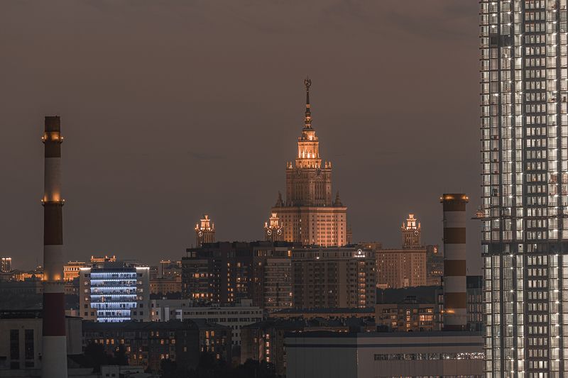 Москва. Ночной вид на МГУ фото превью