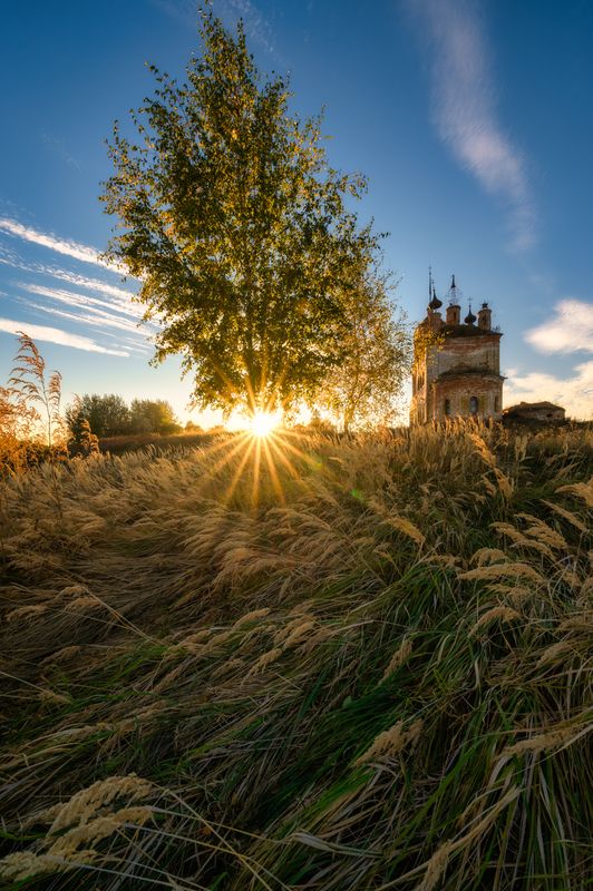 заброшка, вечер, закат, храм, кибол, владимирская область, россия, осень, православие, солнце, суздальское ополье, берёзка Солнце за берёзкой фото превью