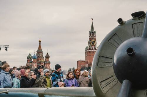 И-16 на Красной площади.