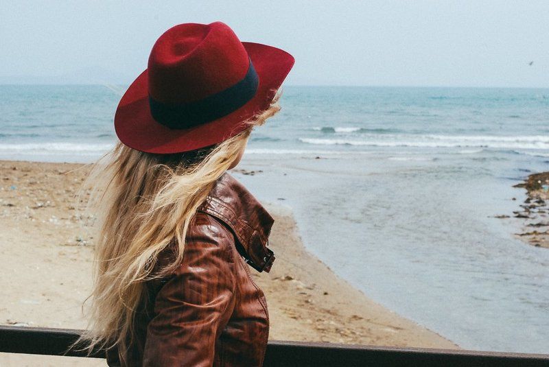 girl The wind in her hair фото превью