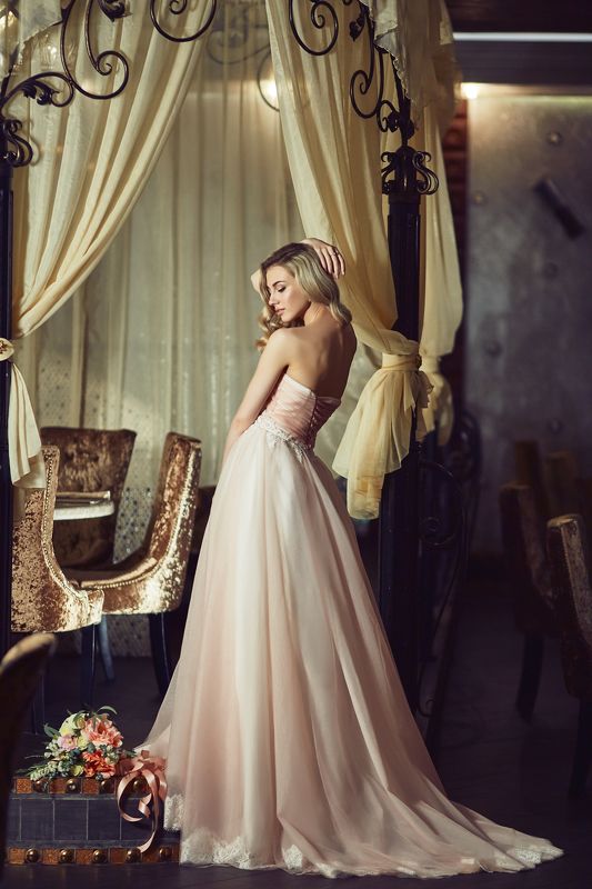 Букет, Модель, Невеста, Невеста в платье, Свадебное платье, Худая девушка, Худая невеста  фото превью