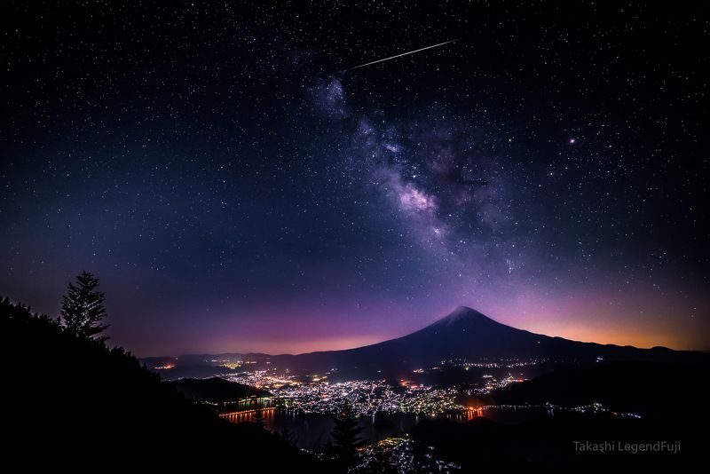 fuji,mountain,japan,milky way,galaxy,star,shooting star,beam,sky,blue,purple,night Milky Way and shooting star фото превью
