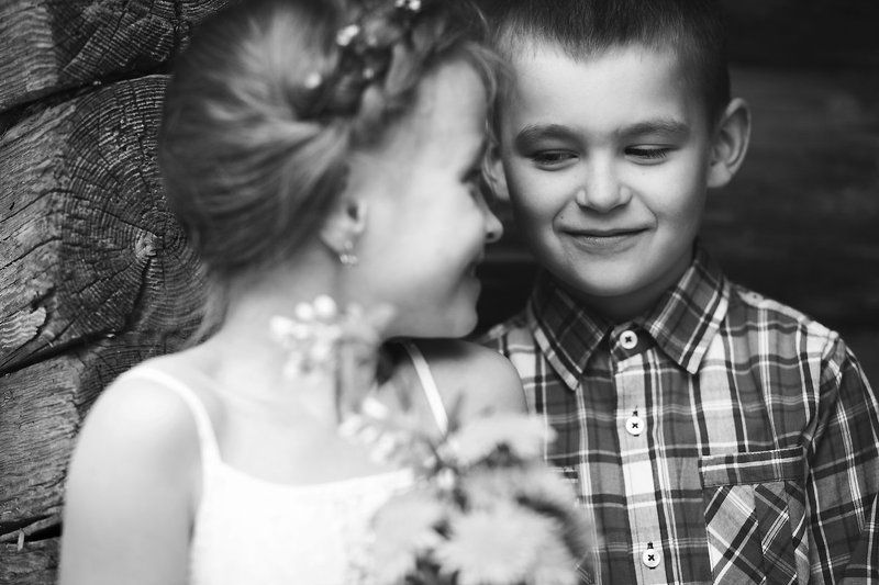 Дети, любовь, смех, улыбка, радость, пара, чб, лето, лес, деревня, жизнь, цветы,репортаж, собака, Kids, love, laugh, smile, joy, couple, summer, forest, village, life, flowers, dog Первая любовь. фото превью