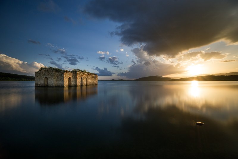 The old church фото превью