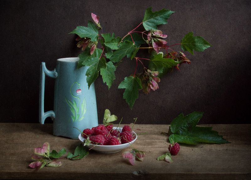 ветка клена, малина *** фото превью