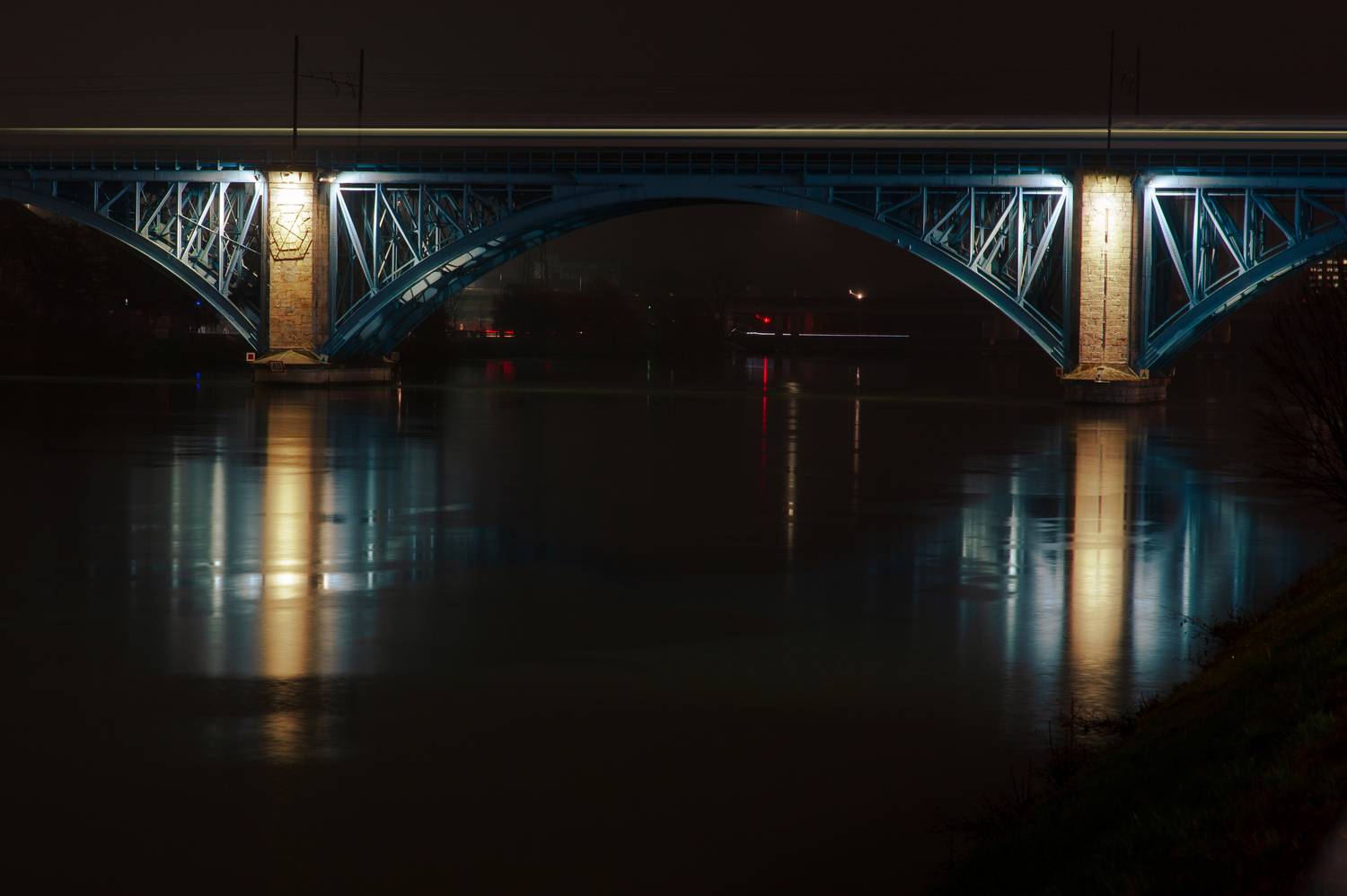 мост река ночь вода фонарь поезд, Andrei