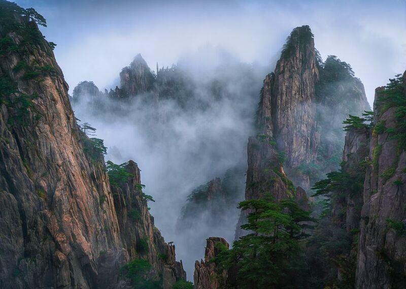 Облака на вершинах фото превью